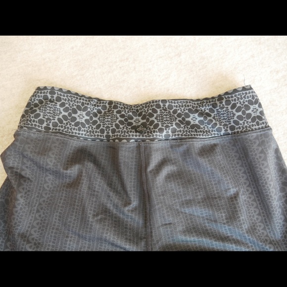 Prana Capri Leggings - Picture 2 of 3